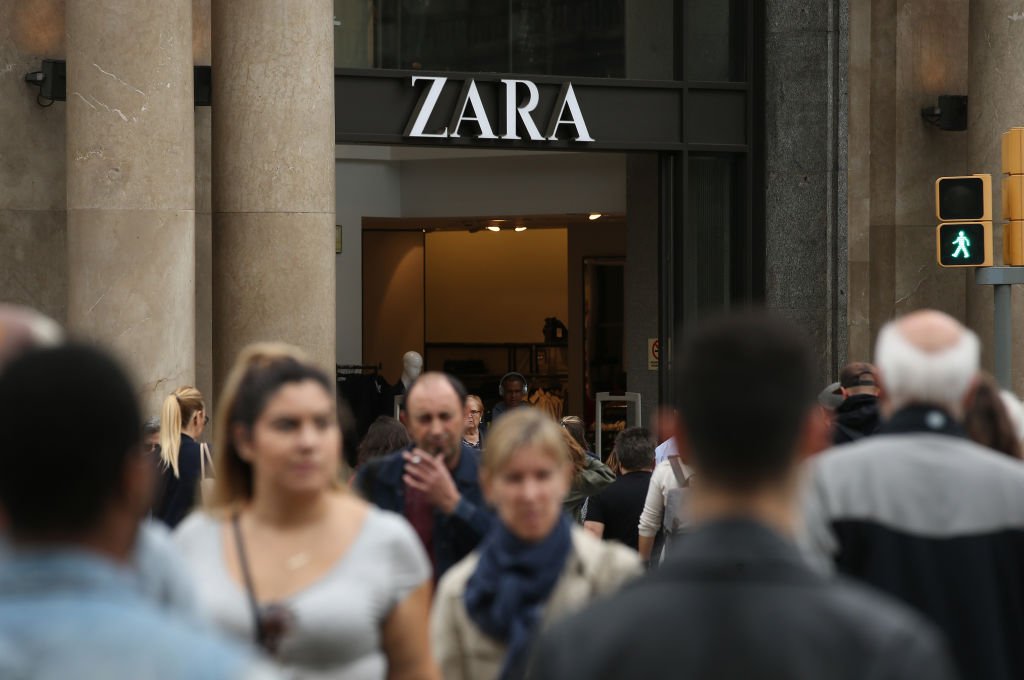 Auch der Moderiese Zara ist von dem Minusgeschäft betroffen. Auch der Moderiese Zara ist von dem Minusgeschäft betroffen.
