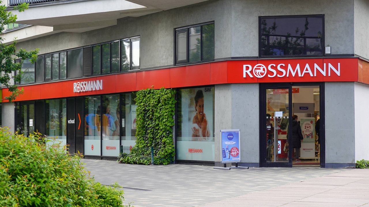 Rossmann hat einen niedlichen Solar-Springbrunnen im Angebot.
