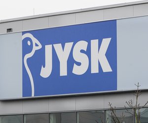 Schöne Herbst-Deko: Bei Jysk bekommst du diese braune Vase für nur 5 Euro