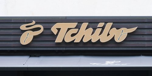 Urlaubsstimmung daheim: Mit der Palmen-Bettwäsche in Rosa von Tchibo