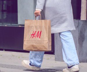 H&M: Mit diesen Trendteilen in neutralen Farben siehst du immer elegant aus