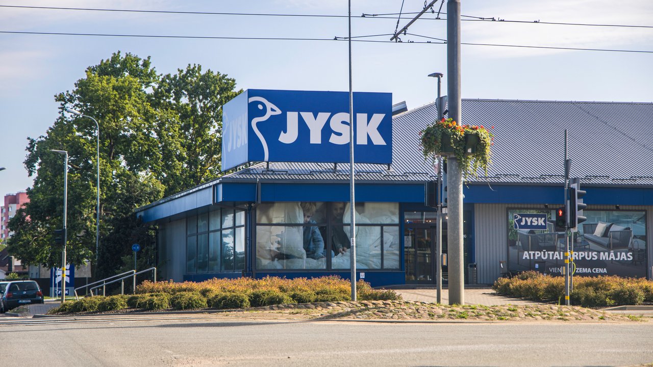 Bei Jysk kannst du eine gemütliche Kuscheldecke shoppen, perfekt für den Herbst.