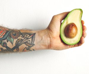Avocado-Tattoo: Das Millennial-Motiv als Körperbild