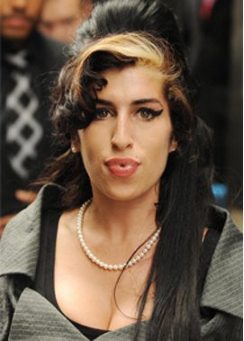 Amy Winehouse: Ihre Familie macht sich Sorgen Amy Winehouse: Ihre Familie macht sich Sorgen