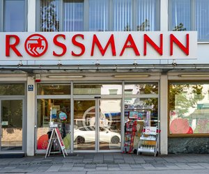 Schimmerndes Herbst-Make-up: Das kann der Face & Body Luminizer von Rossmann