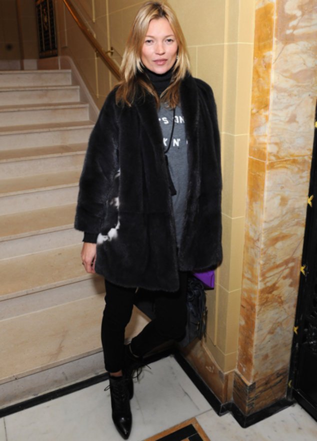 Kate Moss posiert. Kate Moss posiert.
