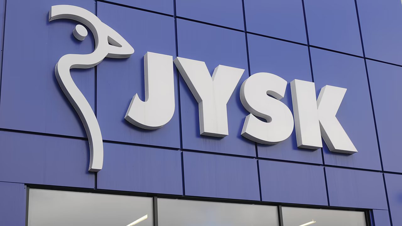 Diese Tischlampe von Jysk ist ein echter Hingucker.