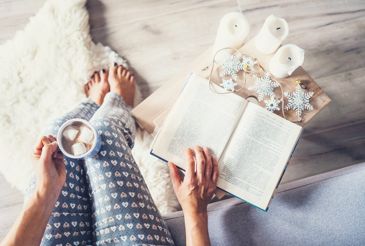 Frau liest Buch Frau liest Buch