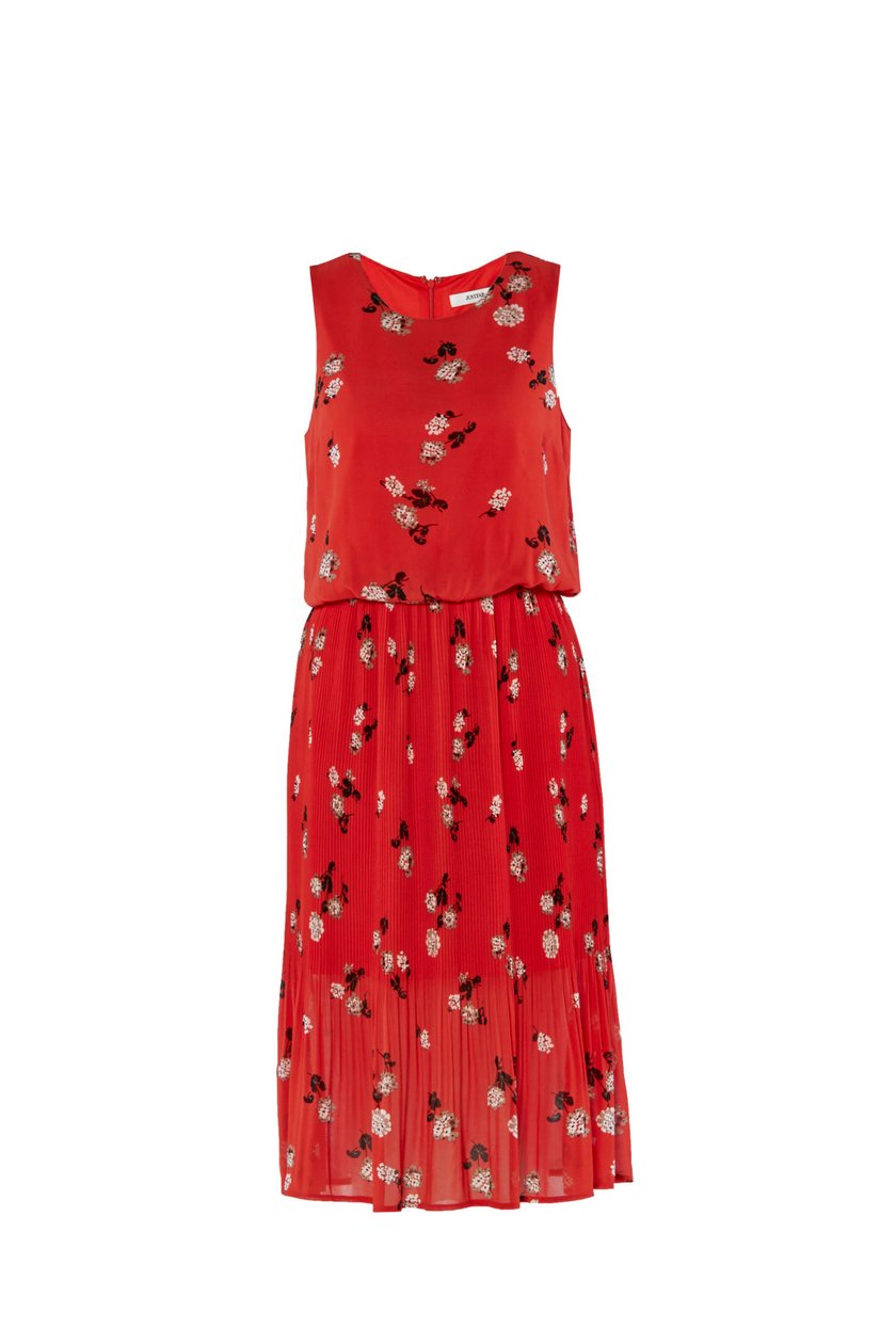 Rotes Kleid mit Blumen