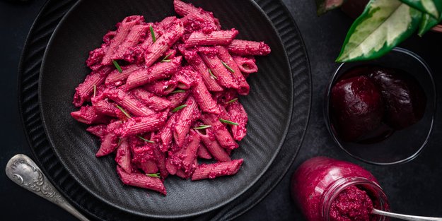 Pinke Pasta: Mit dieser simplen Zutat bekommst du Barbie Pasta