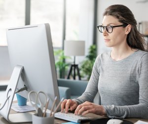 Diese 4 eleganten Pieces lassen dein Büro erstrahlen (nicht von Ikea oder Jysk)