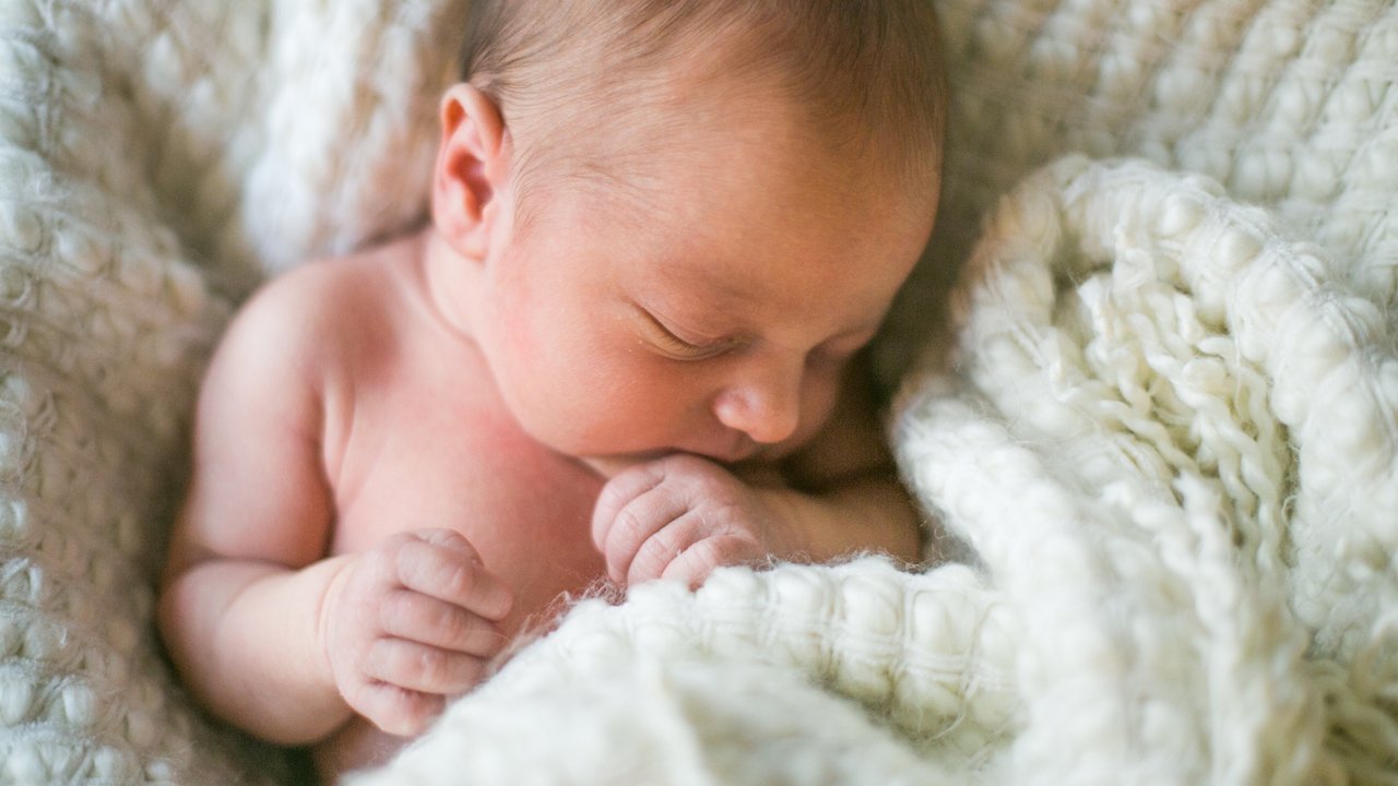 Ist eine Geburt nicht einfach das schönste auf Erden? Vielleicht… Bis dein Neugeborenes eins dieser vier ekligen Dinge macht.