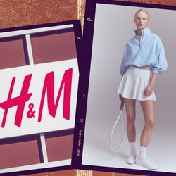 Die neue Sport-Kollektion von H&M ist einfach die perfekte Mischung aus sportlich und schick – wir lieben alles daran!