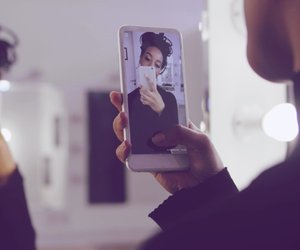 TikTok-Trend „Beauty Blindness“: Bitte Mädels, packt einfach mal eure Handys weg