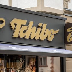 Mehr Platz im Handumdrehen: Der Tchibo-Hocker wird dank Auszieh-Funktion zur Bank!