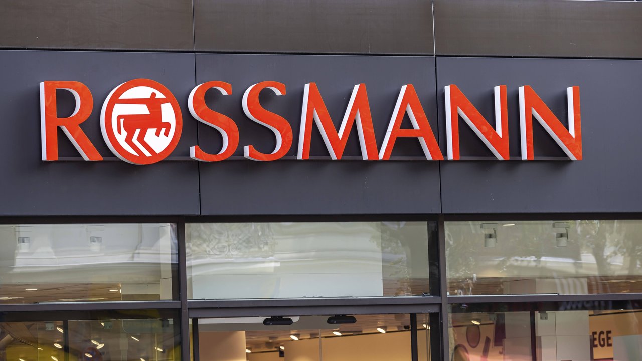 Rossmann liefert mit diesem Laptop-Halter ein besonders praktisches Gadget.