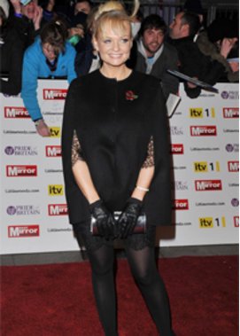 Emma Bunton muss zur Mutter ziehen. Emma Bunton muss zur Mutter ziehen.