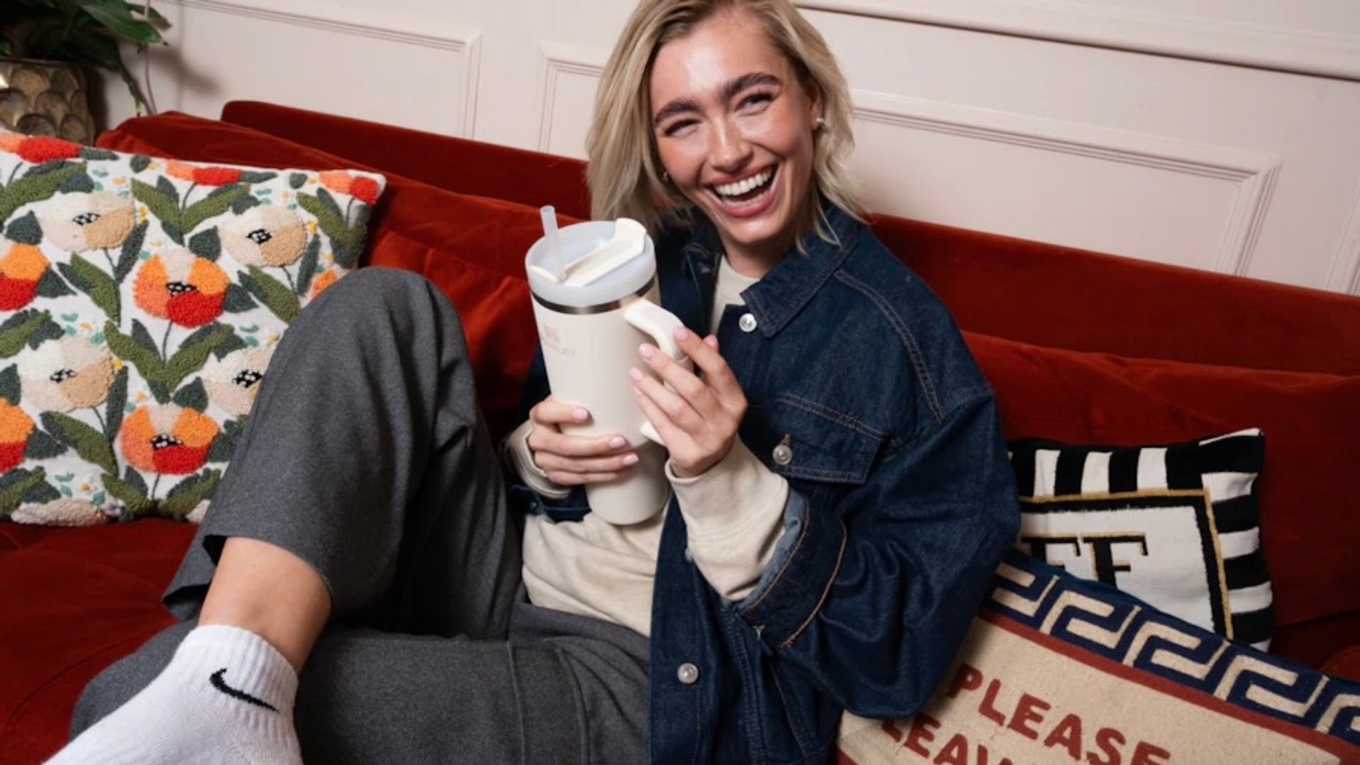 Unter-30-Euro-Douglas-verkauft-Stanley-Quencher-in-einer-beliebten-Farbe