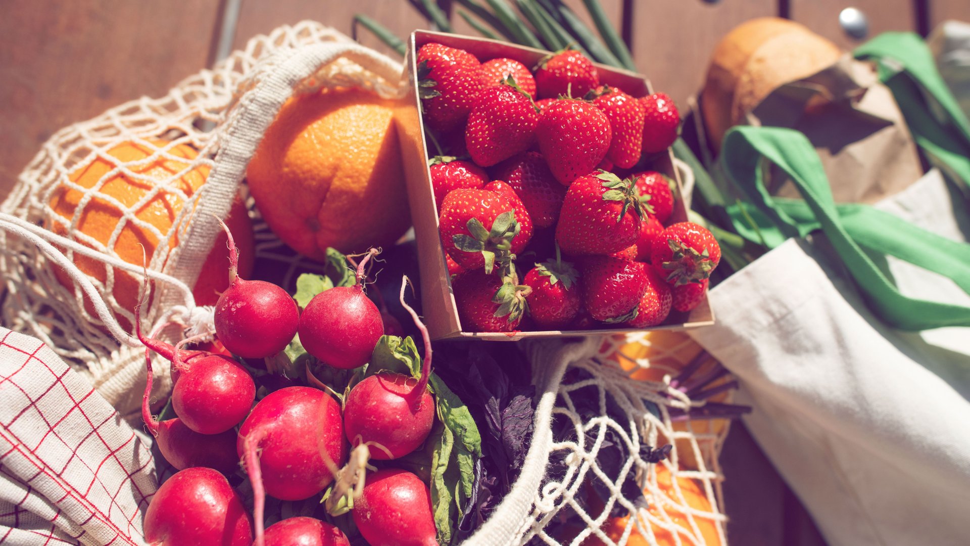 5-regionale-Obst-und-Gem-sesorten-die-im-Sommer-in-deinen-Einkaufskorb-geh-ren