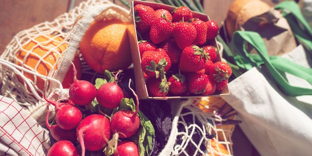 5 regionale Obst- und Gemüsesorten, die im Sommer in deinen Einkaufskorb gehören
