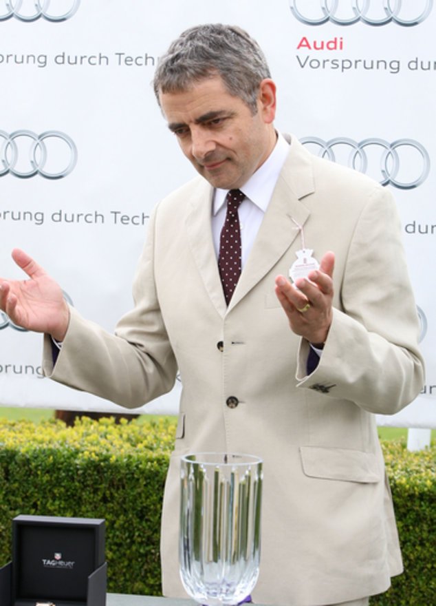 Rowan Atkinson im Anzug Rowan Atkinson im Anzug