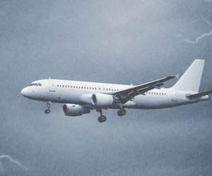 Flugzeug stürzt ab: Alle 100 Passagiere überleben