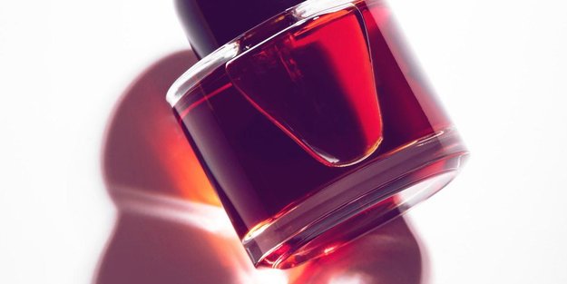 Das sind die verführerischsten Parfums im Trendton Burgundy