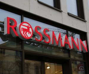 Du liebst Peach-Töne? Dann ist dieser sommerliche Rossmann-Blush perfekt für dich