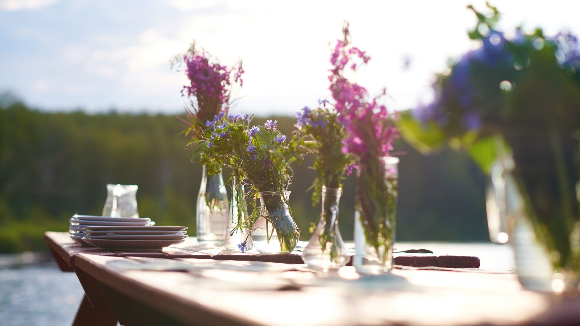 Jetzt-wird-s-bunt-Aus-einfachen-IKEA-Teilen-machst-du-im-Nu-eine-farbenfrohe-Vase-