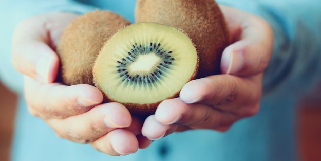 Gesunde Kiwi: Diese Nährwerte stecken in der Chinesischen Stachelbeere