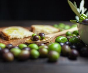 6 Olivenöl-Mythen, die kompletter Unfug sind