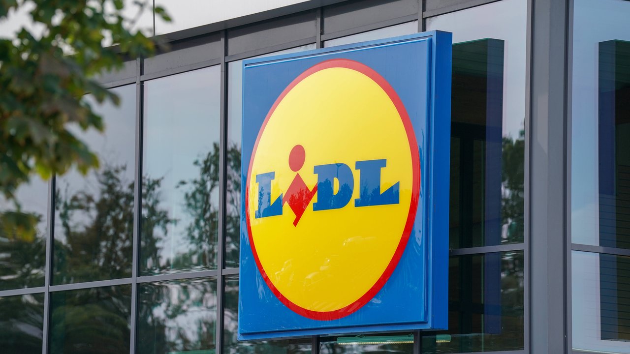 Bei Lidl findest du Platzteller-Sets für deinen Esstisch.