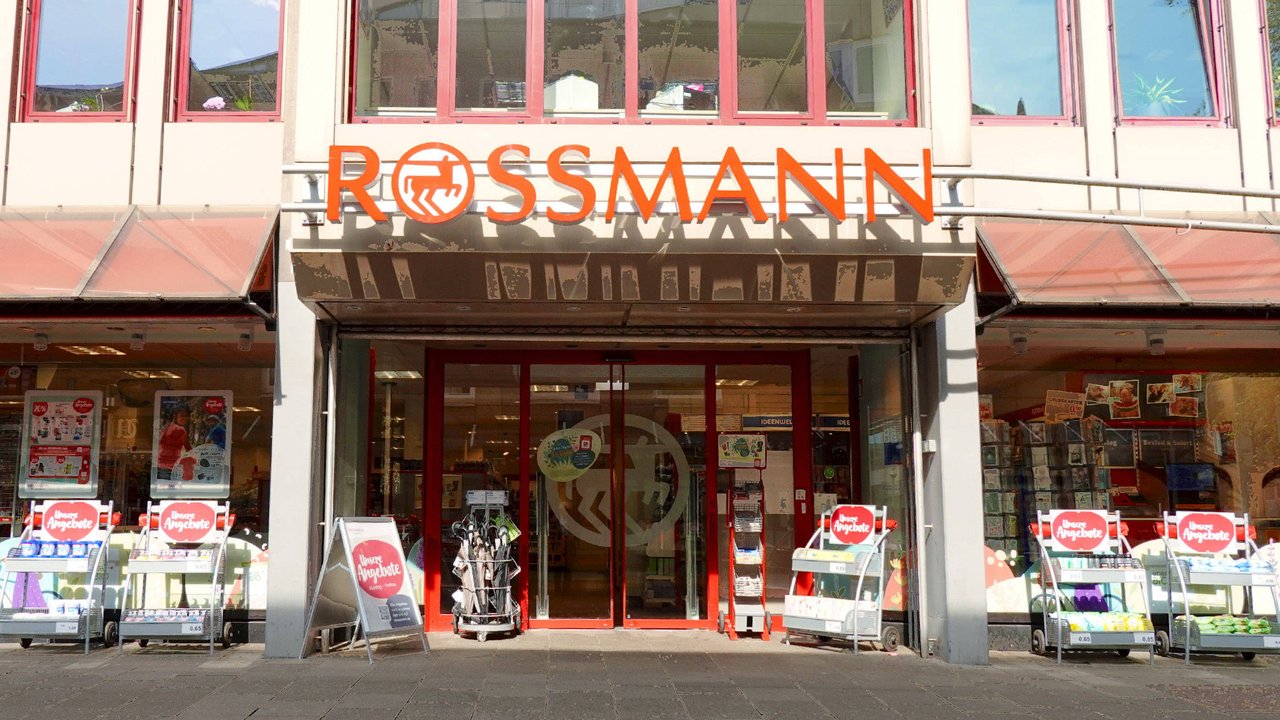 Badminton bringt Spaß an Bewegung. Ein Set dafür findest du jetzt bei Rossmann.