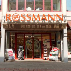 Bewegung an der frischen Luft: Badminton-Spaß im Garten mit dem Set von Rossmann