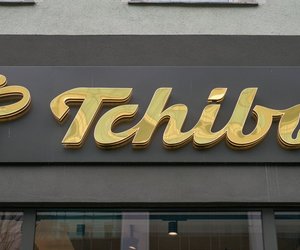 Dieser Tchibo-Beistelltisch sieht aus wie ein Vintage-Teil aus den 60ern
