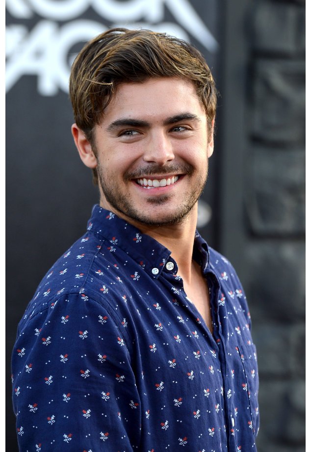 Zac Efron strahlt Zac Efron strahlt