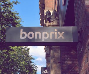 Cozy Weihnachtsdeko: Das Bonprix‑Kissen im Zuckerstangen-Design begeistert alle!