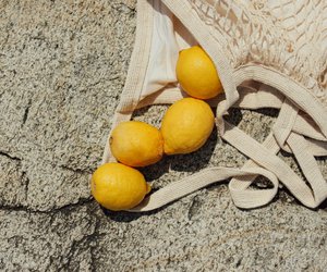 Diese Schale mit Zitronen von H&M Home ist der perfekte Hingucker für deine Küche