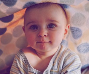 Warum Babys spucken und was du dagegen tun kannst