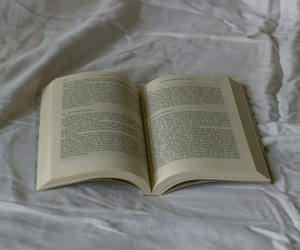 7 Bücher, die perfekt für verregnete Wochenenden sind