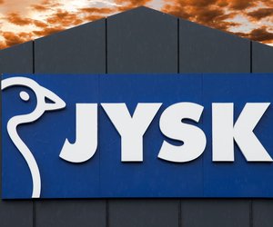 Schicker Hingucker: Diese Solarlampe von Jysk leuchtet in verschiedenen Farben