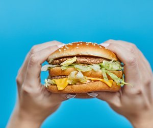 Kalorien&#x20;im&#x20;Big&#x20;Mac&#x3A;&#x20;Was&#x20;steckt&#x20;im&#x20;beliebten&#x20;Burger&#x3F;