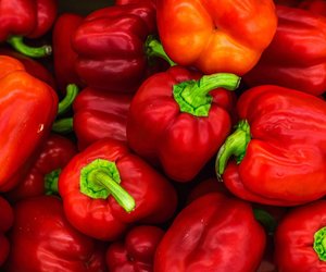 Paprikaflecken entfernen: Mit diesen Methoden gelingt es dir