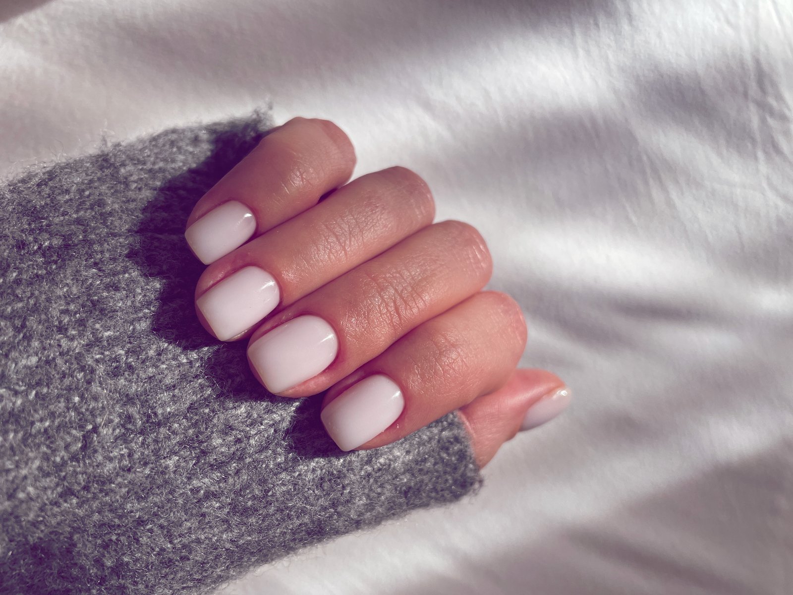 Cloud-Dancer-Nails: Warum die Farbe des Jahres perfekt fr deine Ngel ist!
