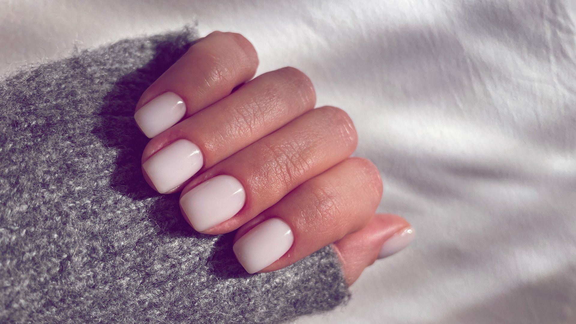 Cloud-Dancer-Nails-Warum-sich-diese-sanfte-Nuance-perfekt-auf-den-N-geln-macht