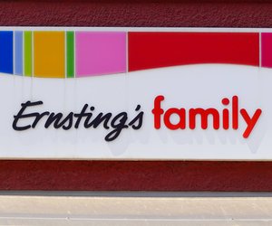 Mit den Zitronen-Platz-Sets von Ernsting's family kommt sofort Sommerstimmung auf deinen Tisch