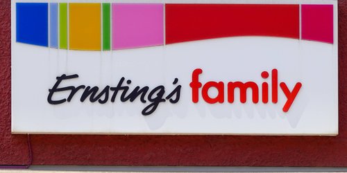 Sommerliche Tischdeko: Mit den Zitronen-Platz-Sets von Ernsting's family wird jeder Tisch ein Hingucker