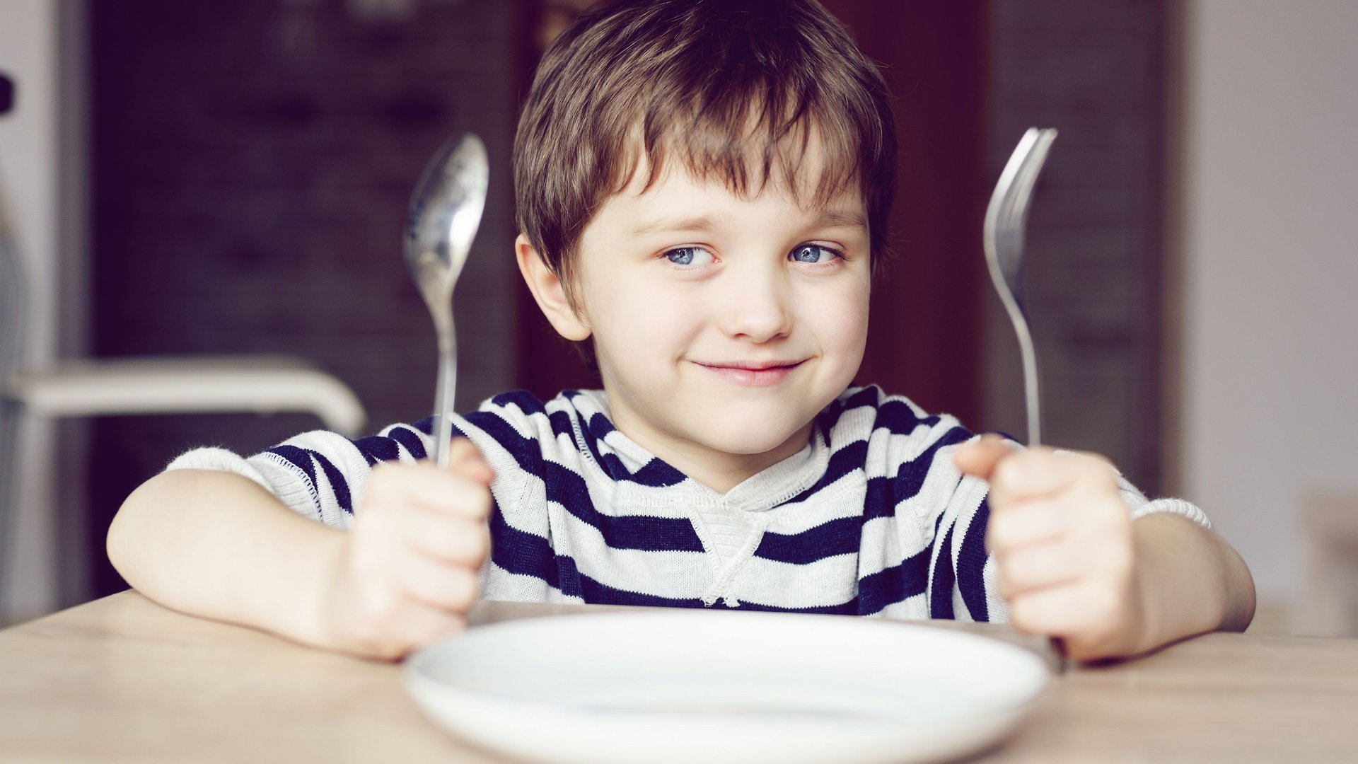 Tischsprüche: Lustige Sprüche zum Essen mit Kindern