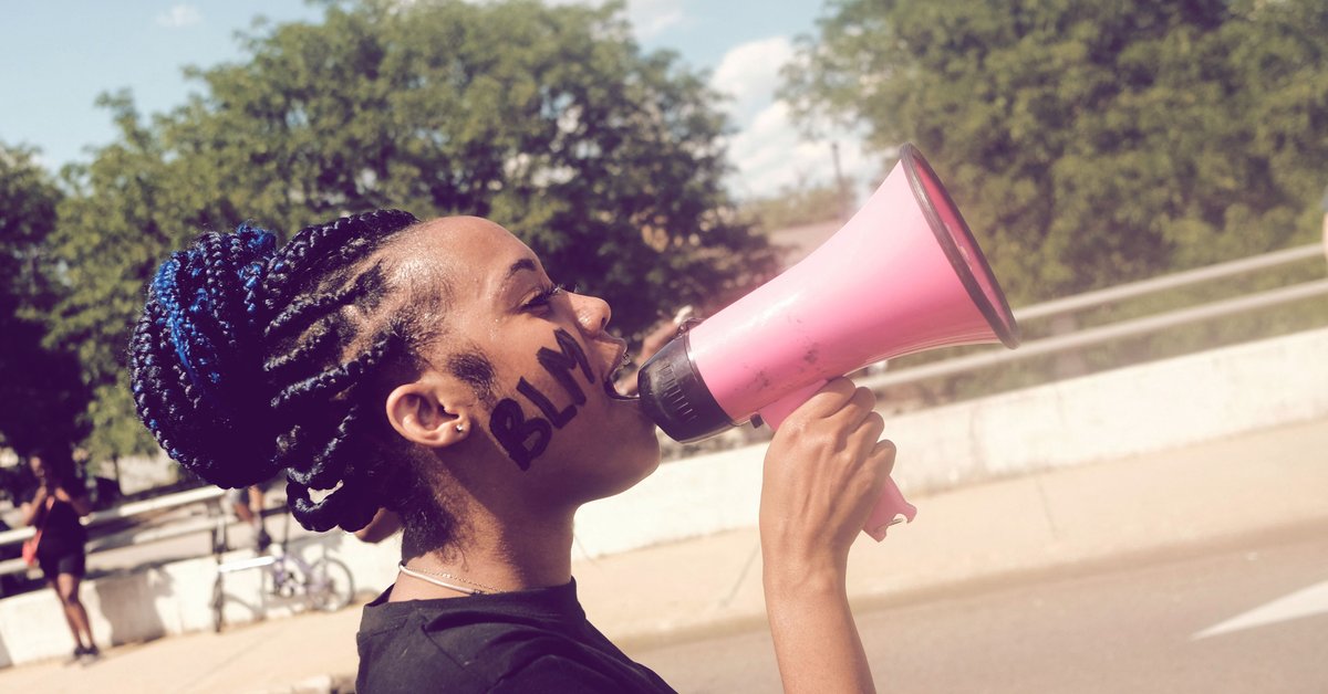 Was bedeutet „woke“? Bedeutung, Ursprung und Kritik an dem Begriff