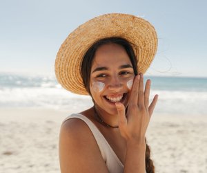 Sommer-Must-have bei Rossmann: Diese Sonnencreme harmoniert ideal mit deinem Make-up